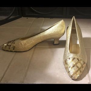 Glittery, Sparkly, Gold Dress Shoes!  
Never Worn!